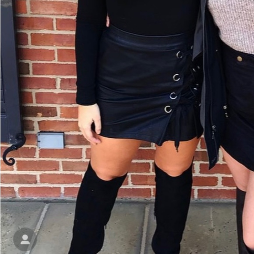 Signature8 Black Faux Leather Skirt M